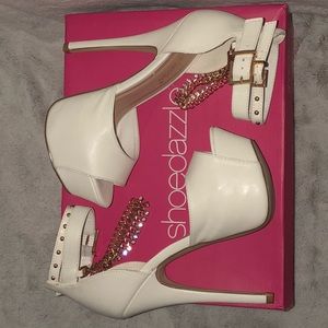 Shoe Dazzle Zariah Chain Detailed Pumps